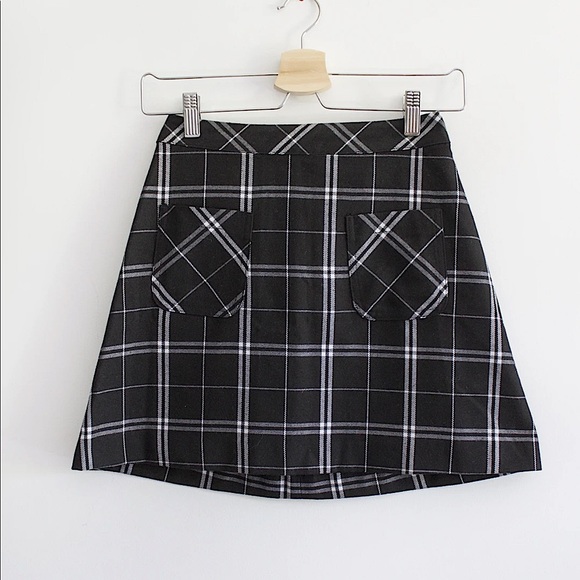 🧚🏻♀️3/30 H&M | B&W checkered mini skirt